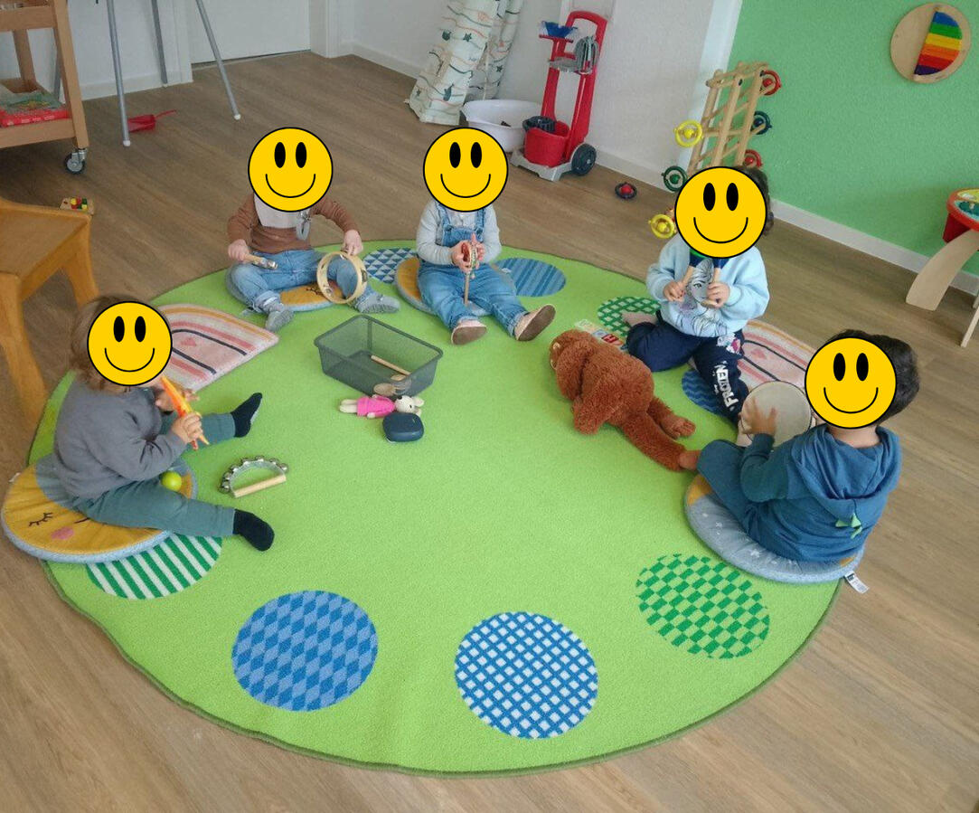 Hakuna Matata children morning circle Hakuna Matata bilingual daycare children in morning circle